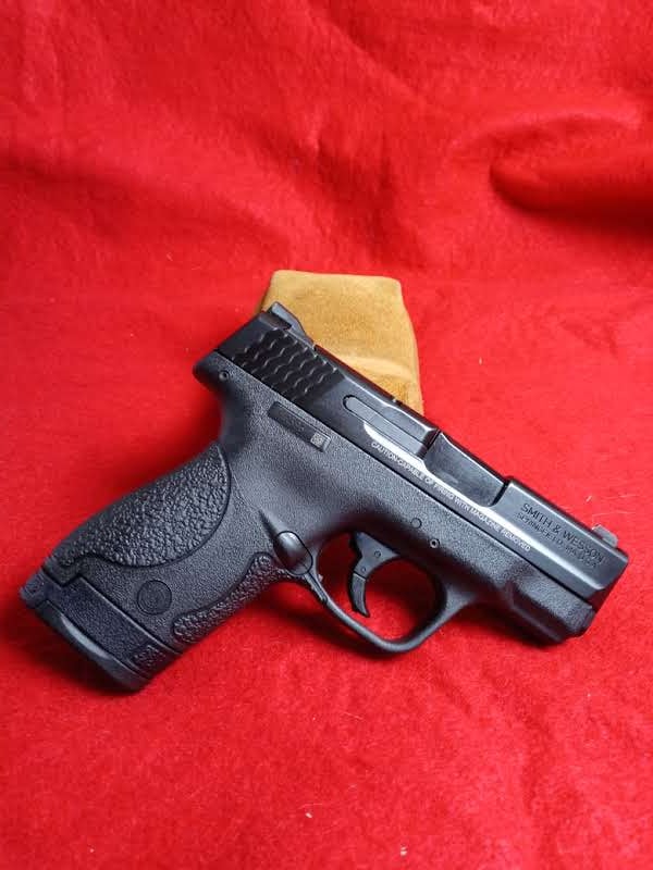 Smith & Wesson M & P 9 Shield