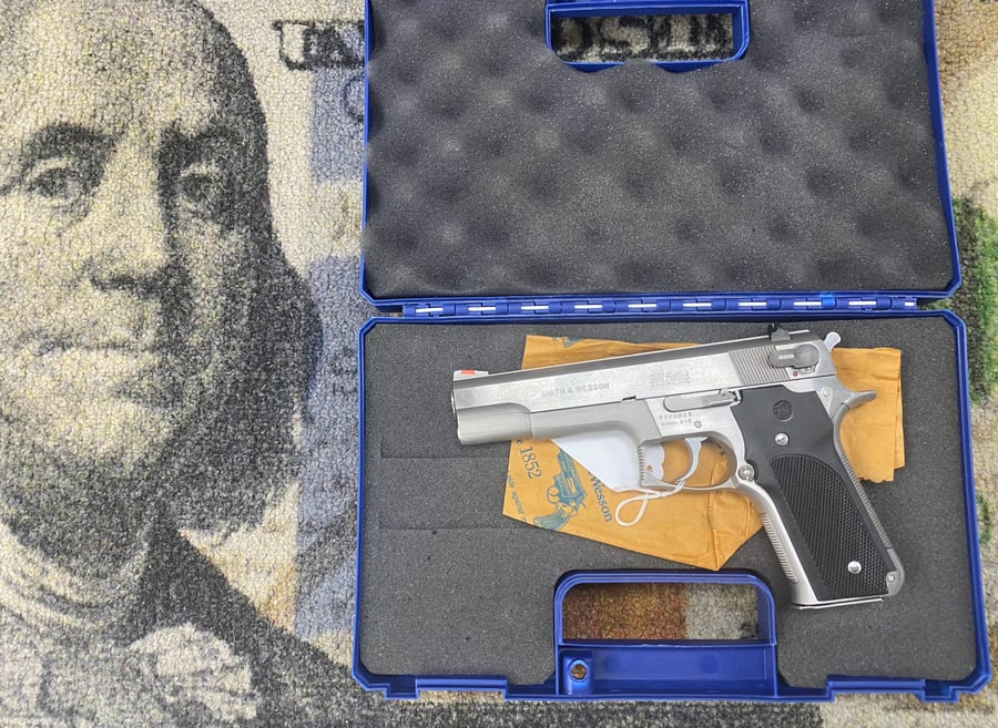 Smith & Wesson Model 645 W/ Magazine