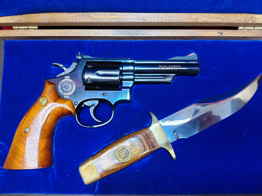Smith & Wesson 19-3 Texas Rangers Commemorative Display Case & Knife