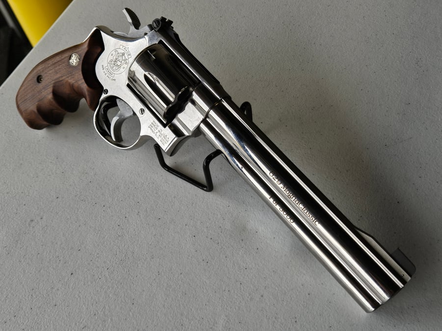 Smith & Wesson 629 Magna Classic 1 of 3000