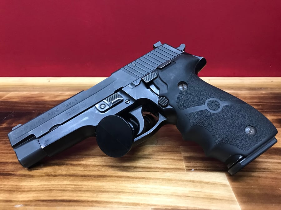 SIG Arms Ag P226 W/4 Mags